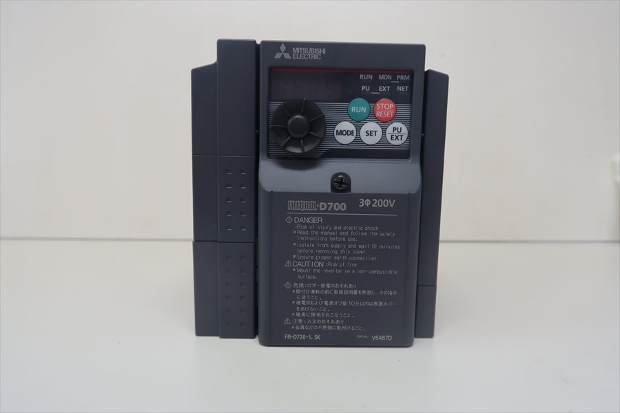 三菱電機(株)　インバータ　FR-D720-1.5k／2015年製