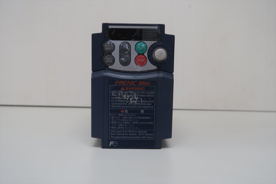 富士電機(株)　インバータ　FRN0.1C1S-6J／2013年製