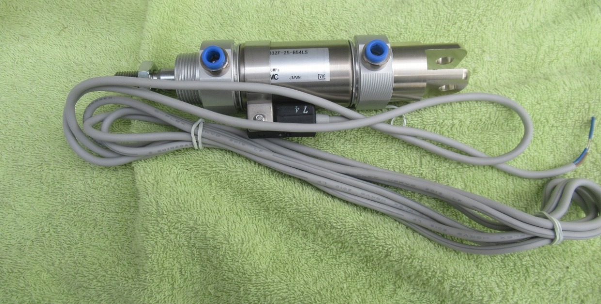 SMC(株)　エアシリンダ　CDM2D32F-25-B54LS【新古品】