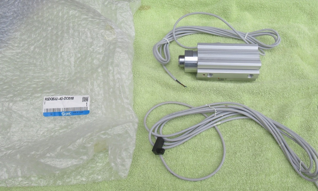 SMC(株)　シリンダ 　RSDQB32-40-DCI5118I 【新古品】