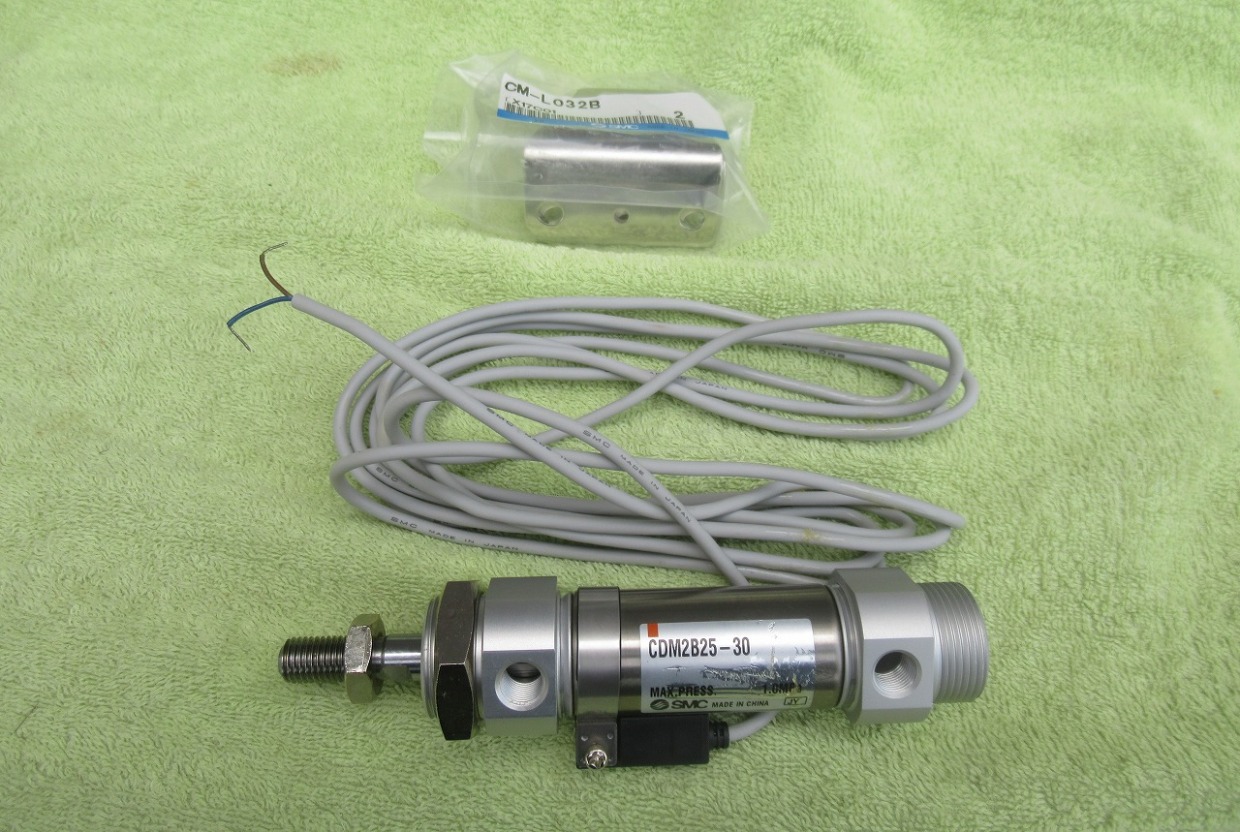 SMC(株)　エアシリンダ 標準形　CDM2L25-30-H7BWLS【新古品】