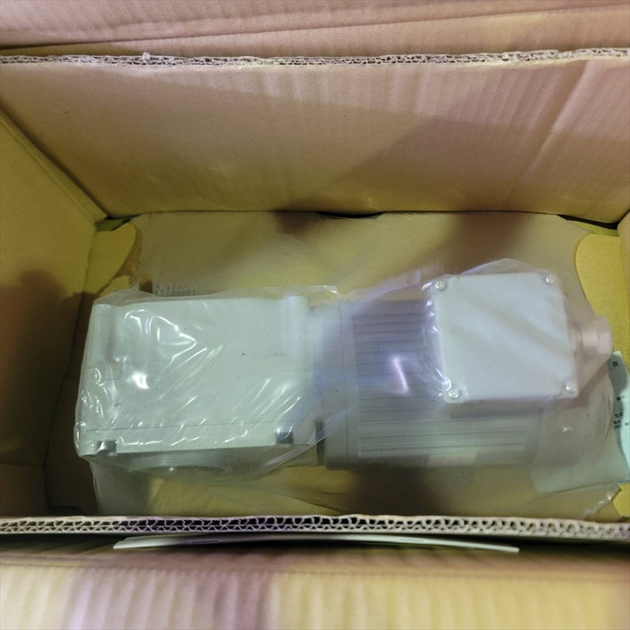 (株)ニッセイ　インダクションギアモータ　F3S30N025-UTWM040NEX／2016年製 【未使用品】