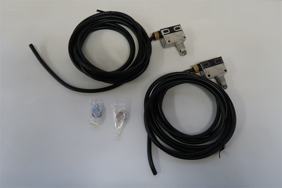 オムロン(株)　小形封入スイッチ　D4E-1A21N（2本入）