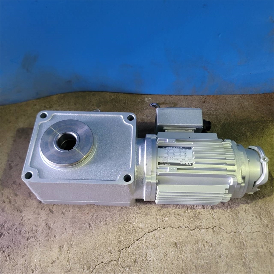 富士変速機(株)　ギアモータ　VC04-120BHW／2018年製