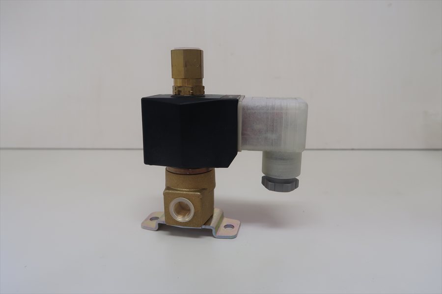 CKD(株)　3ポートマルチレックスバルブ　AG41-02-1-02HB-DC24V　※有姿現状渡し　