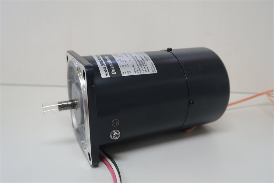 オリエンタルモーター(株)　電磁ブレーキ付モータ　5RK40GN-AW2M-E2／2017年製