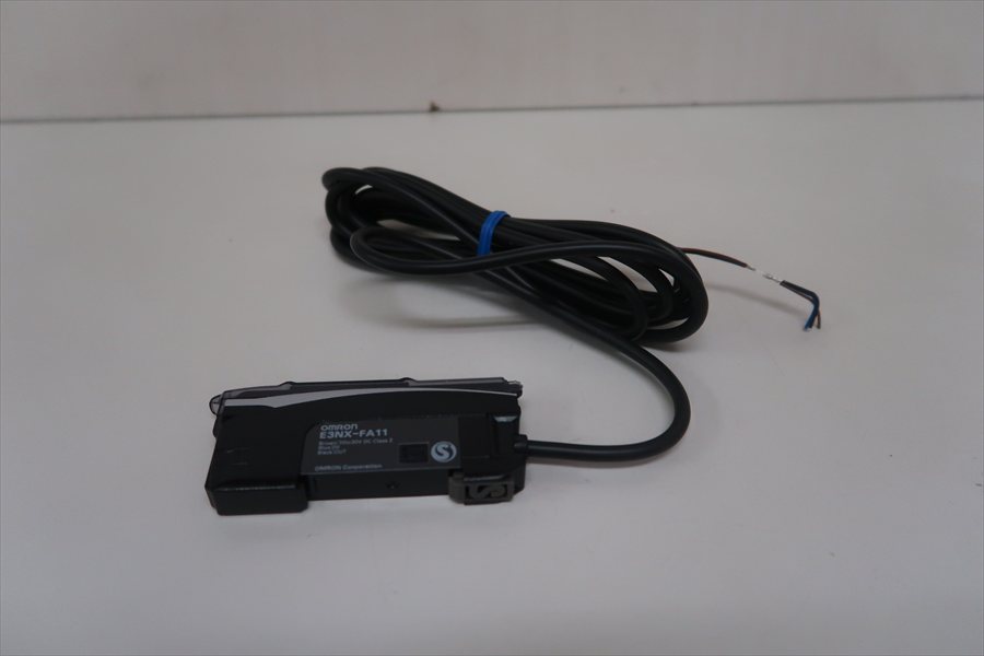 オムロン(株)　スマートファイバアンプ　E3NX-FA11