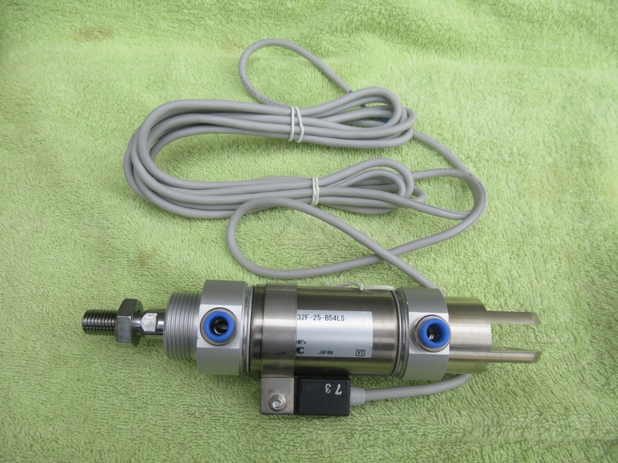 SMC(株)　エアシリンダ　CDM2D32F-25-B54LS【新古品】